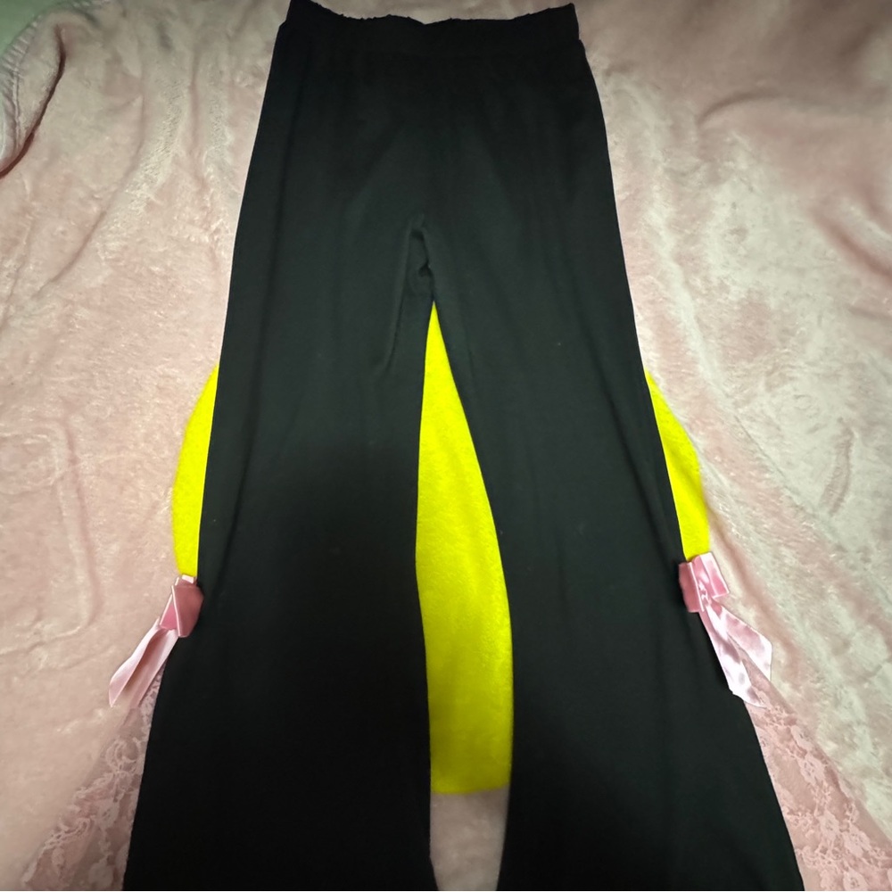 SHEIN Black Leggings with Pink Bow Accents
